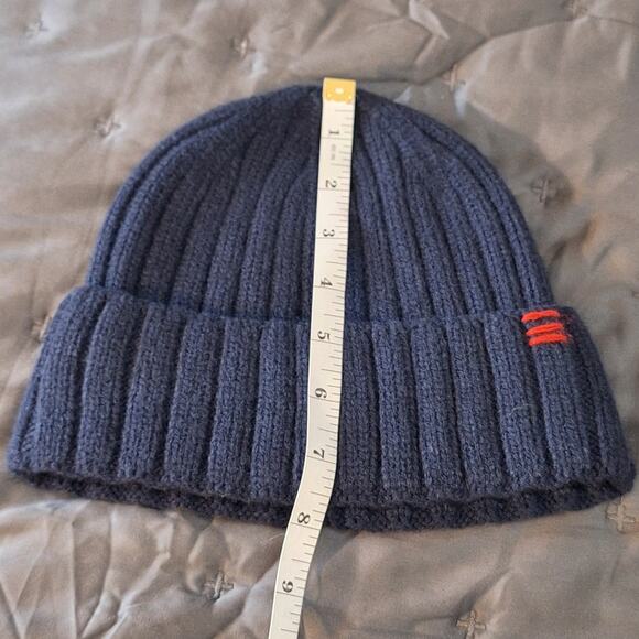 Urban Outfitters Beanie UNISEX OSFM Navy Chunky Ribbed Cuffed Outdoor Cozy - Picture 3 of 5